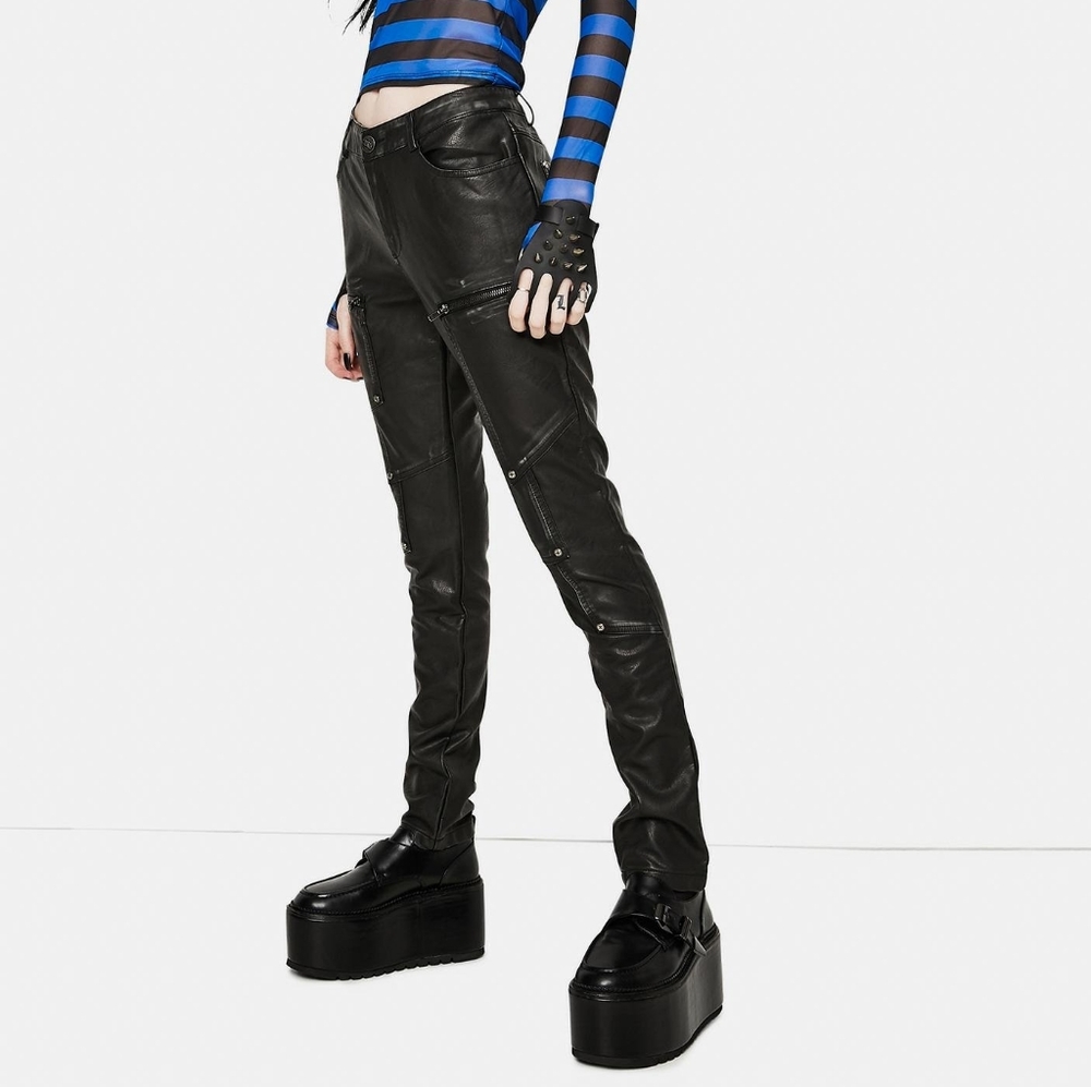 Devil Fashion zipper detail faux leather pants